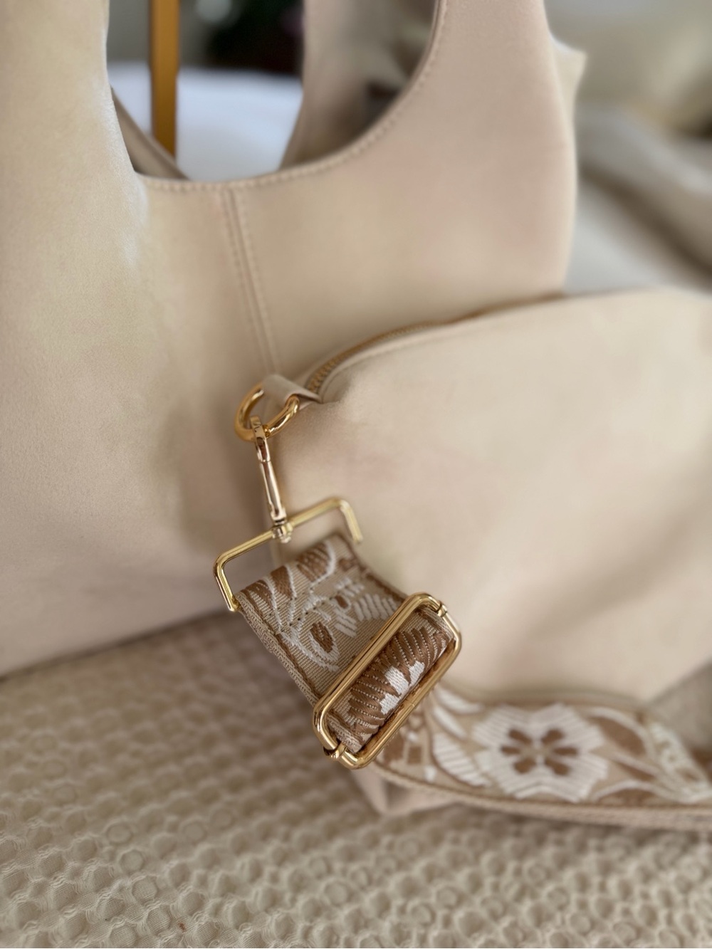 AHDORNED 2-in-1 Vegan Suede Hobo w/ Pouch Crossbody Bag Cream - Picture 3 of 11